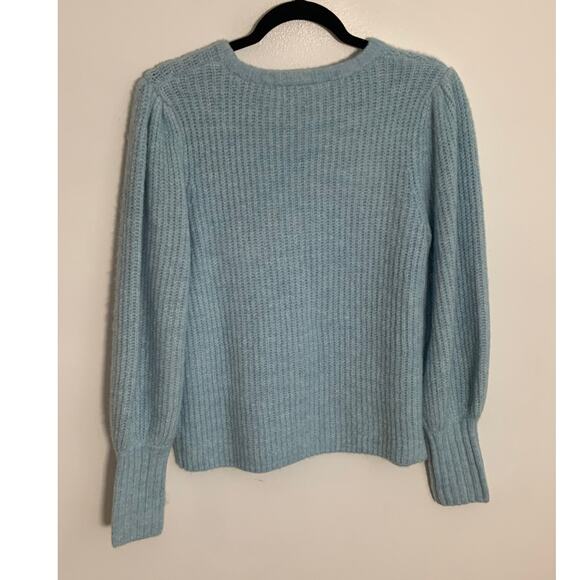 A. New. Day‎ Sweater size medium - Picture 3 of 6